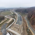 42 km 76+440 roboty ziemne, układanie warstw konstrukcji nawierzchni, przy DP1956R