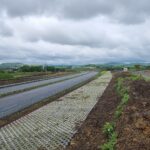 1 km 69+200 ułożone warstwy nawierzchni, wykonane bariery (zgodnie z km)