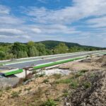 13.3 km 74+500 obiekt ES 2.2 - ułożony asfalt lany na ustroju nośnym