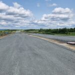 4 km 70+800 układanie warstwy podbudowy pomocniczej (przeciwnie do km)