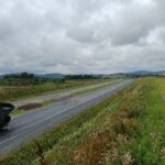 1 km 69+200 ułożone warstwy nawierzchni, wykonane bariery (zgodnie z km)
