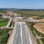 2 km 68+330 wykonywanie podbudowy pomocniczej