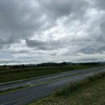 1 km 69+200 ułożone warstwy nawierzchni, wykonane bariery (zgodnie z km)