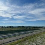 1 km 69+200 ułożone warstwy nawierzchni, wykonane bariery (zgodnie z km)