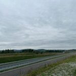 1 km 69+200 ułożone warstwy nawierzchni, wykonane bariery (zgodnie z km)