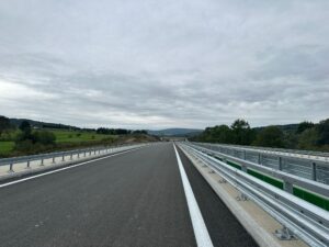 12.1 km 74+500 obiekt ES 2.2-montaż barier