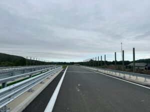 12.2 km 74+500 obiekt ES 2.2-montaż barier