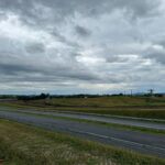 2 km 69+200 ułożone warstwy nawierzchni, wykonane bariery (przeciwnie do km)