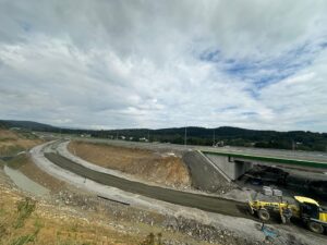 21.1 km 77+600 ułożone warstwy nawierzchni - docelowy węzeł Dukla