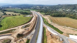 28 km 72+980 ułożone warstwy nawierzchni