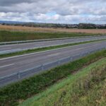 2 km 69+200 wykonane oznakowanie poziome (przeciwnie do km)