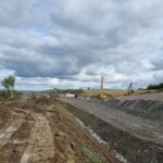 6 km 72+350 roboty ziemne, zabezpieczanie skarpy (przeciwnie do km)
